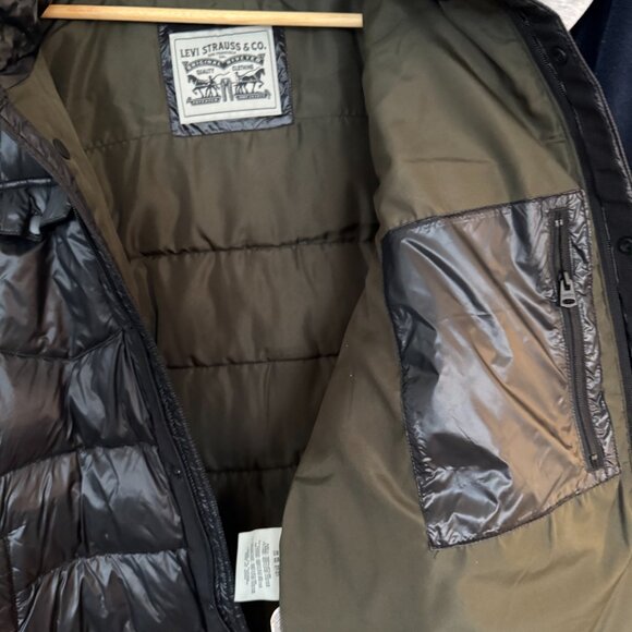 Levi’s Black Puffer Jacket. Men’s large - Picture 3 of 3